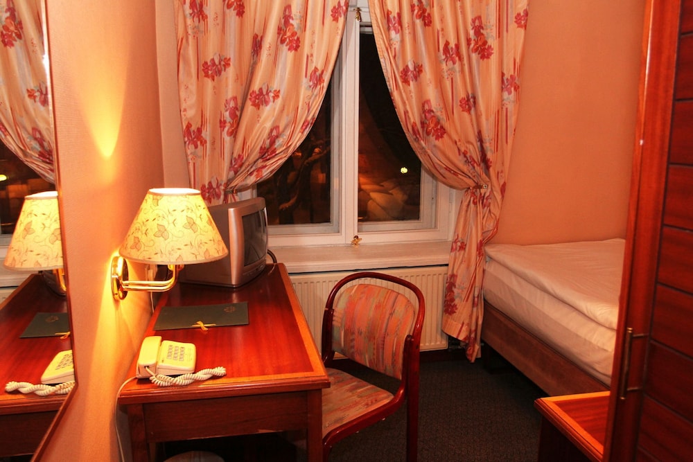Victoria Hotel 32/49