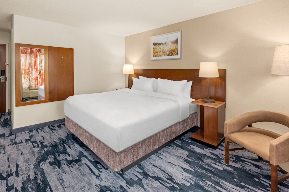 ROOM, KING BED, ACCESSIBLE