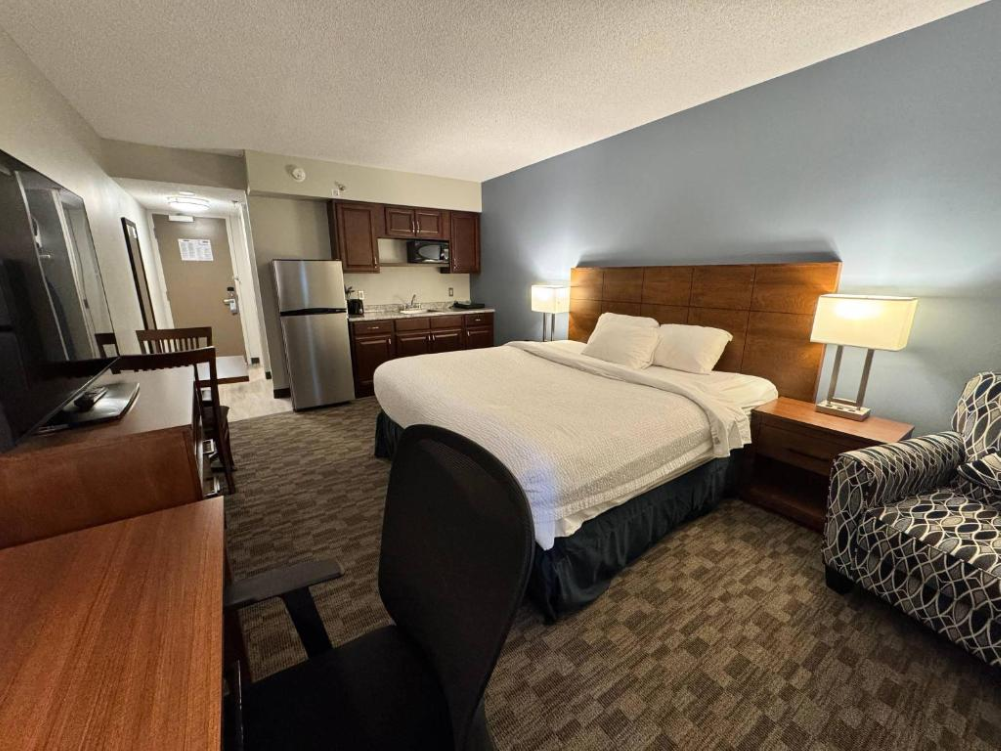 Efficiency, Suite, King Bed