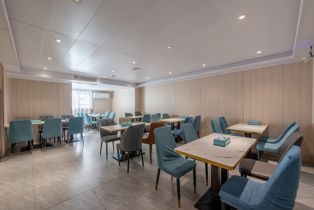 Pazhou XANA Deluxe International Hotel (Changgang Subway Metro Station Branch) 33/50