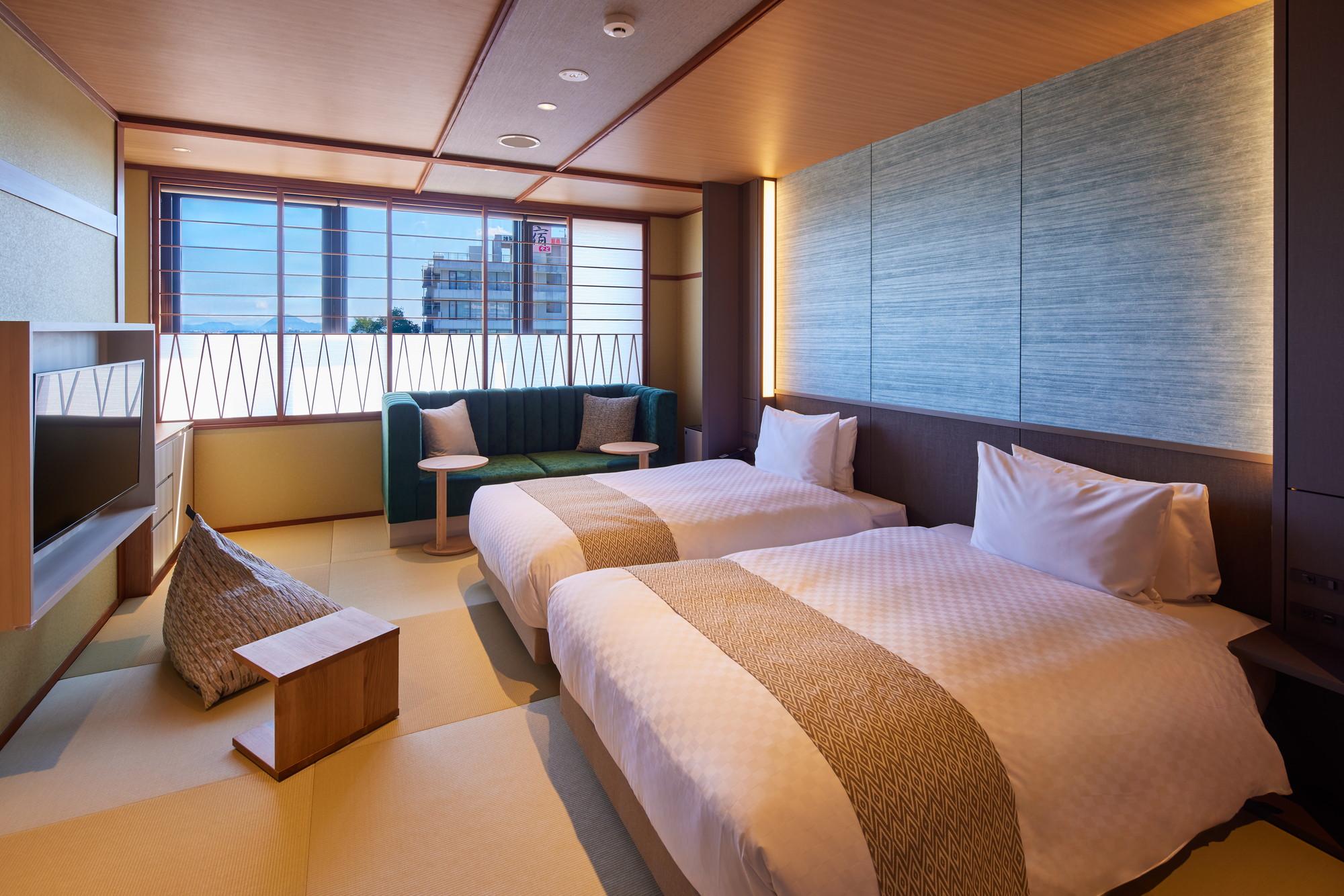 Japanese, Twin Beds, Partial Lake View