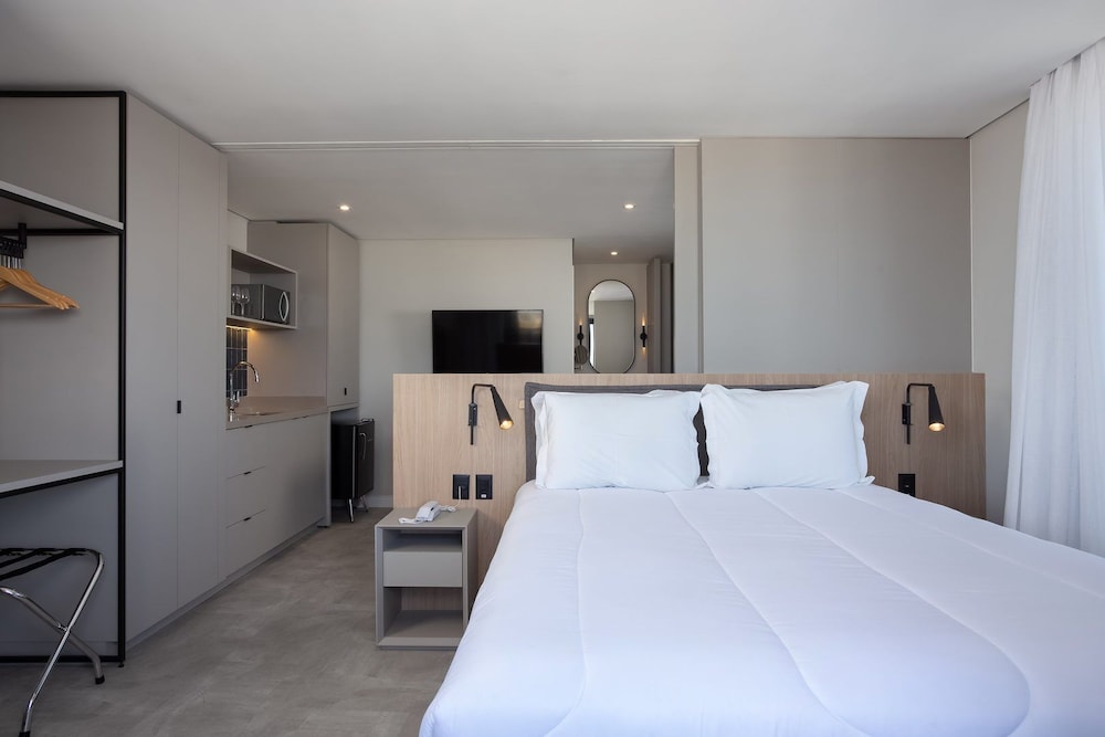 Deluxe, Suite, Queen Bed, Sofa