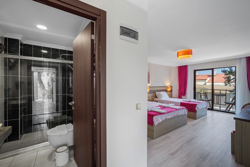 Eden Pyara Hotel Turunc 64/106