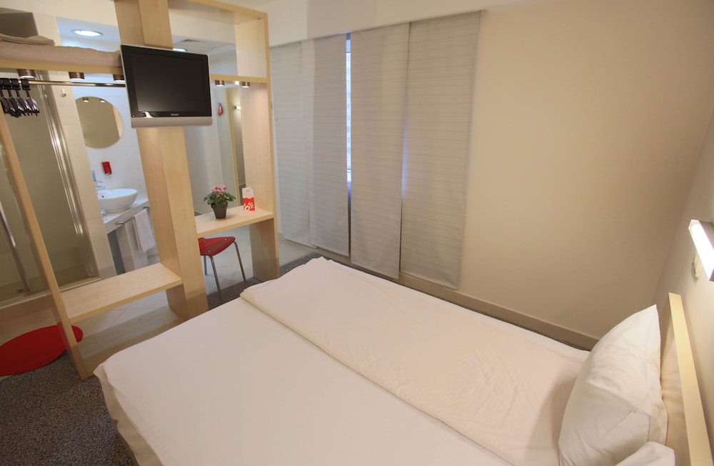Hello Hotel 17/39