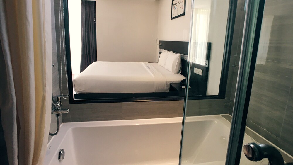 Sea Garden Hotel 34/65