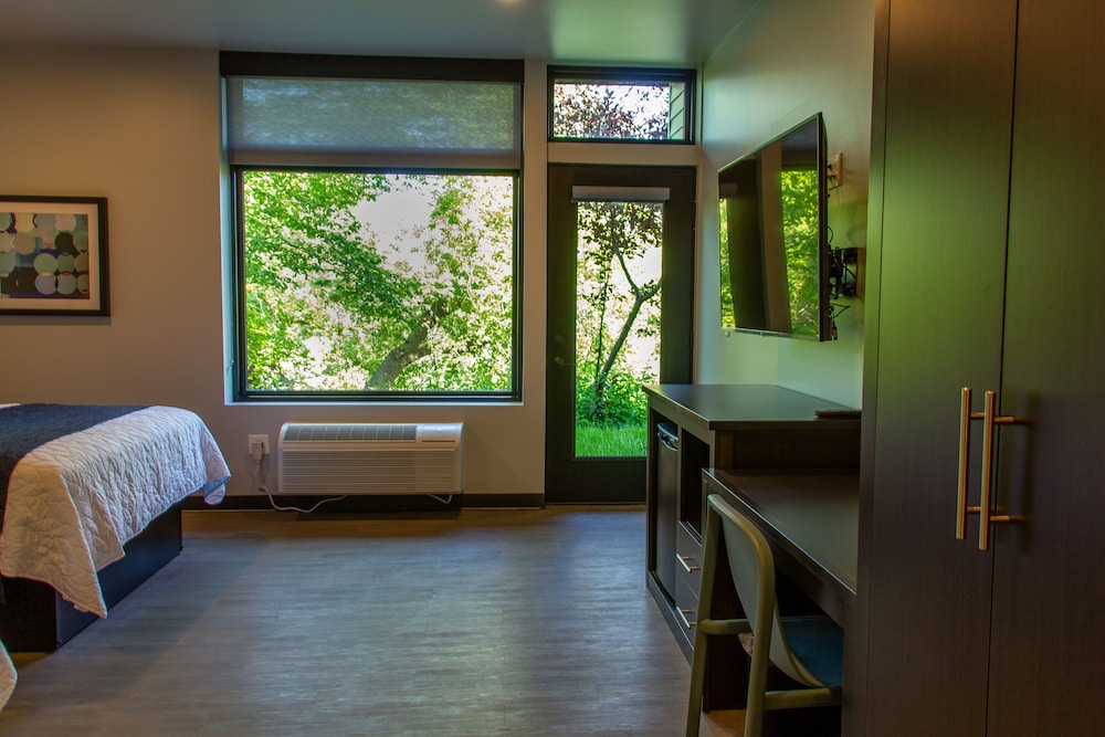Watershed Hotel 19/48