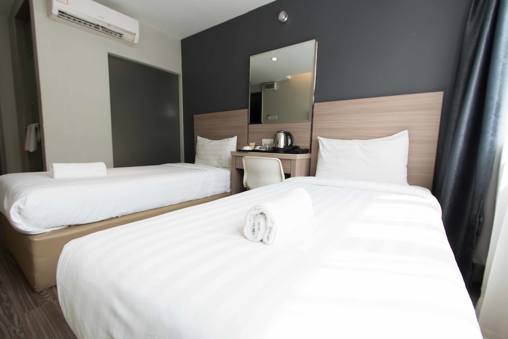 Hotel 99 - Ss2 8/48