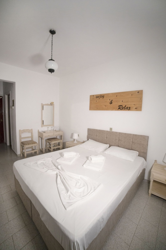 Kastro Hotel 6/100