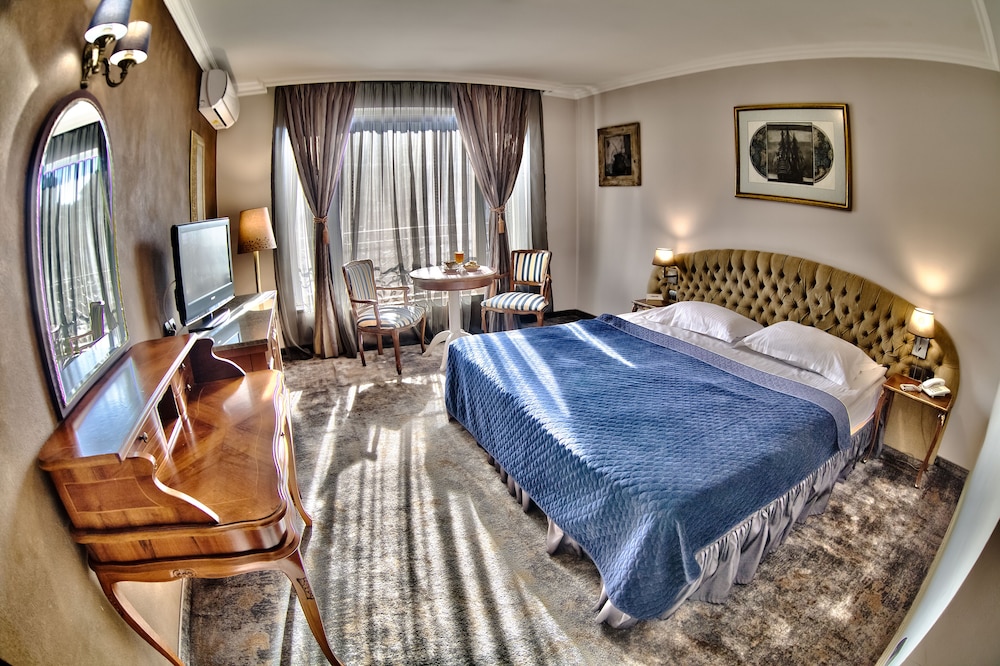 Meg Lozenetz Hotel 21/62
