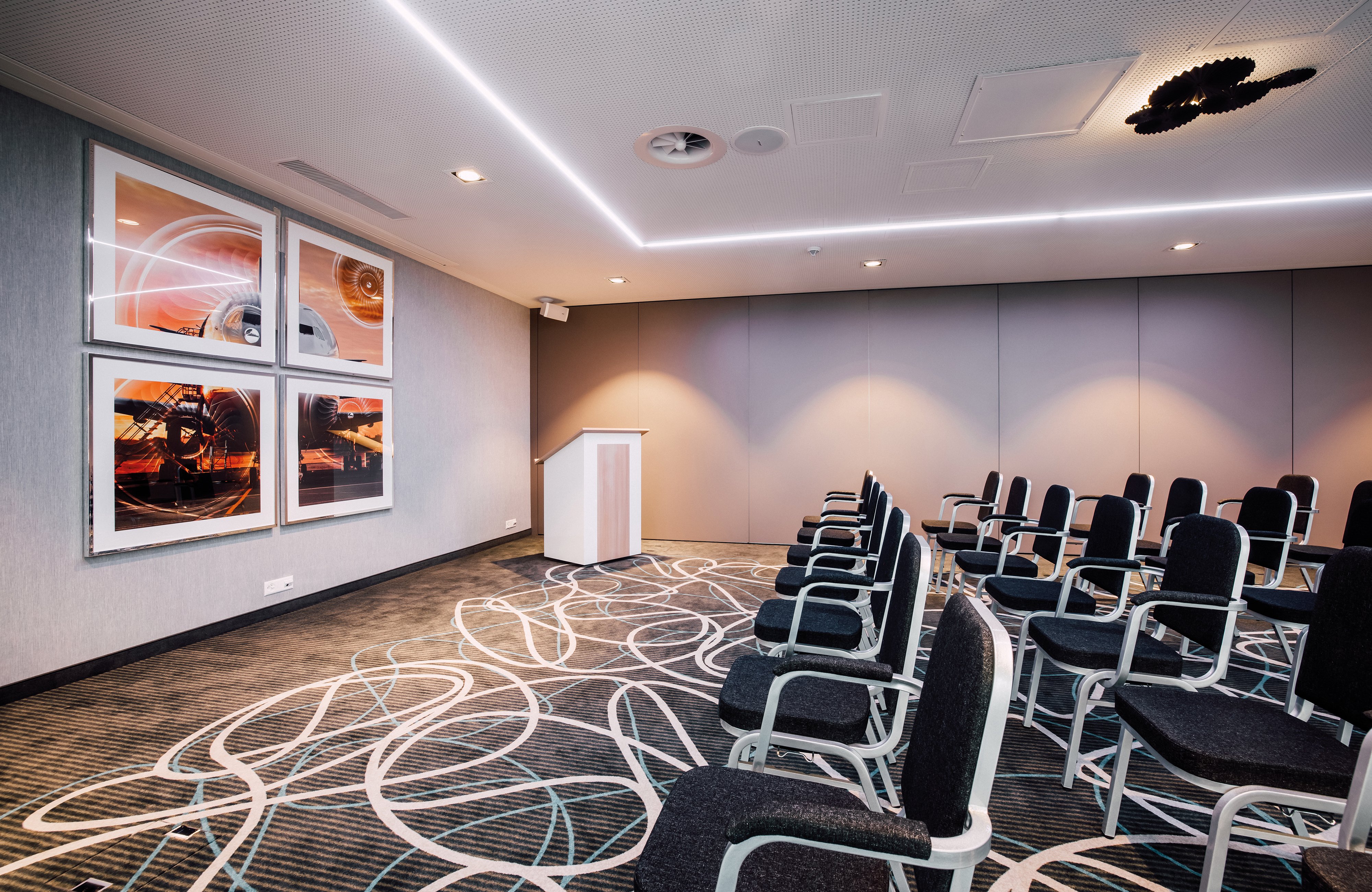 Leonardo Hotel Zurich Airport 71/76