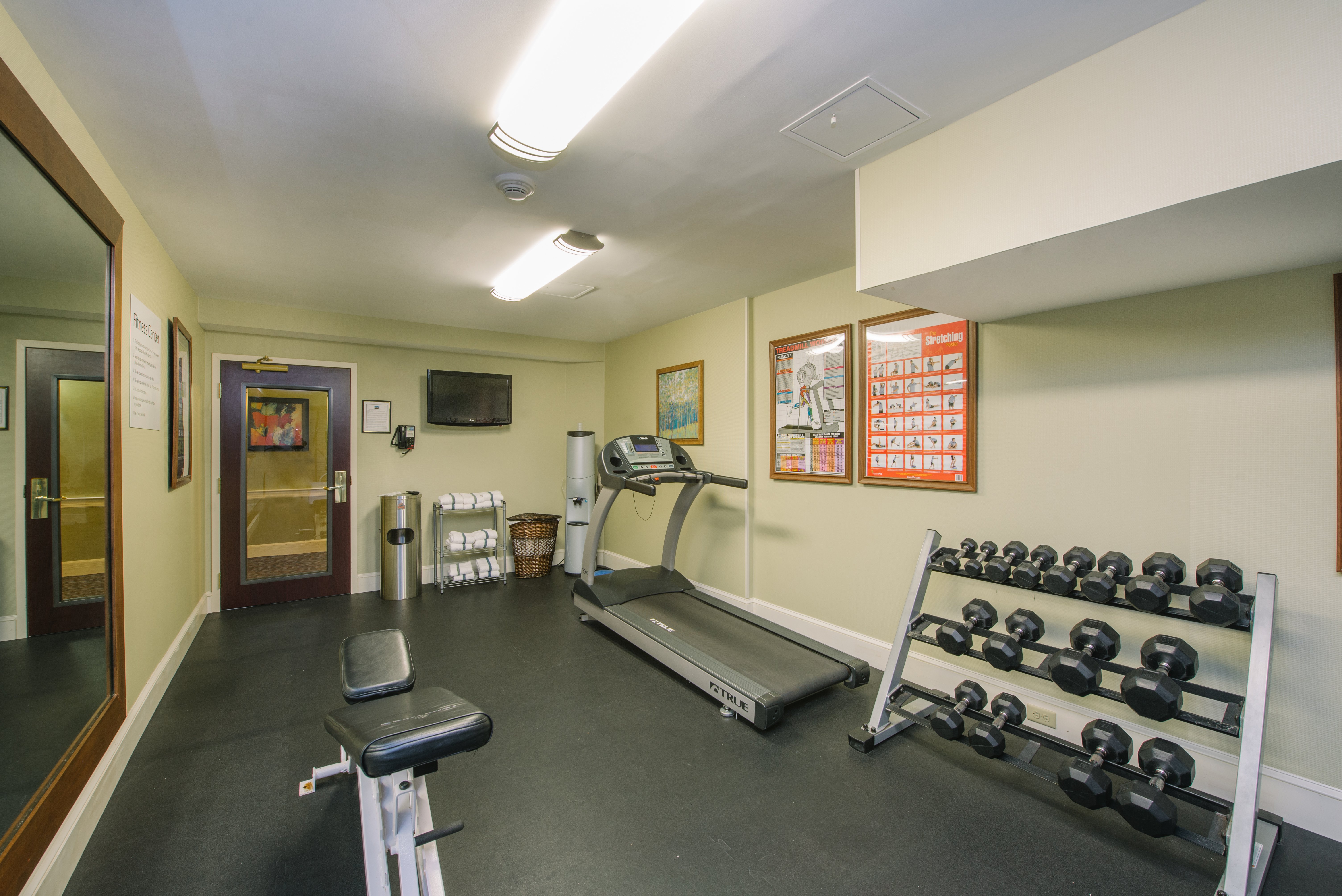 Holiday Inn Express Suites Merrimack 36/55
