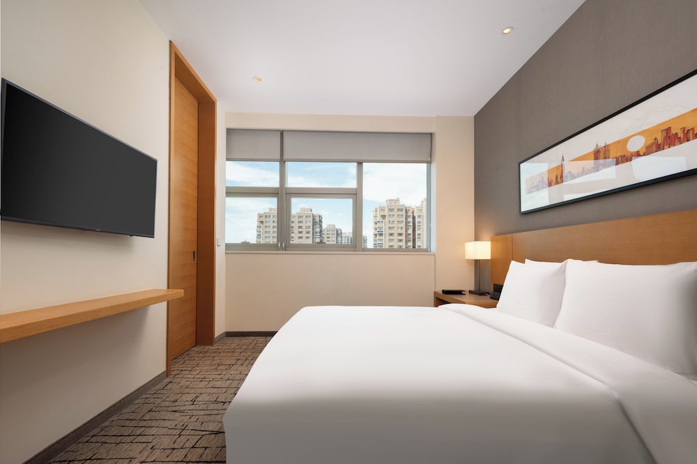 Suite, King Bed, Sofa