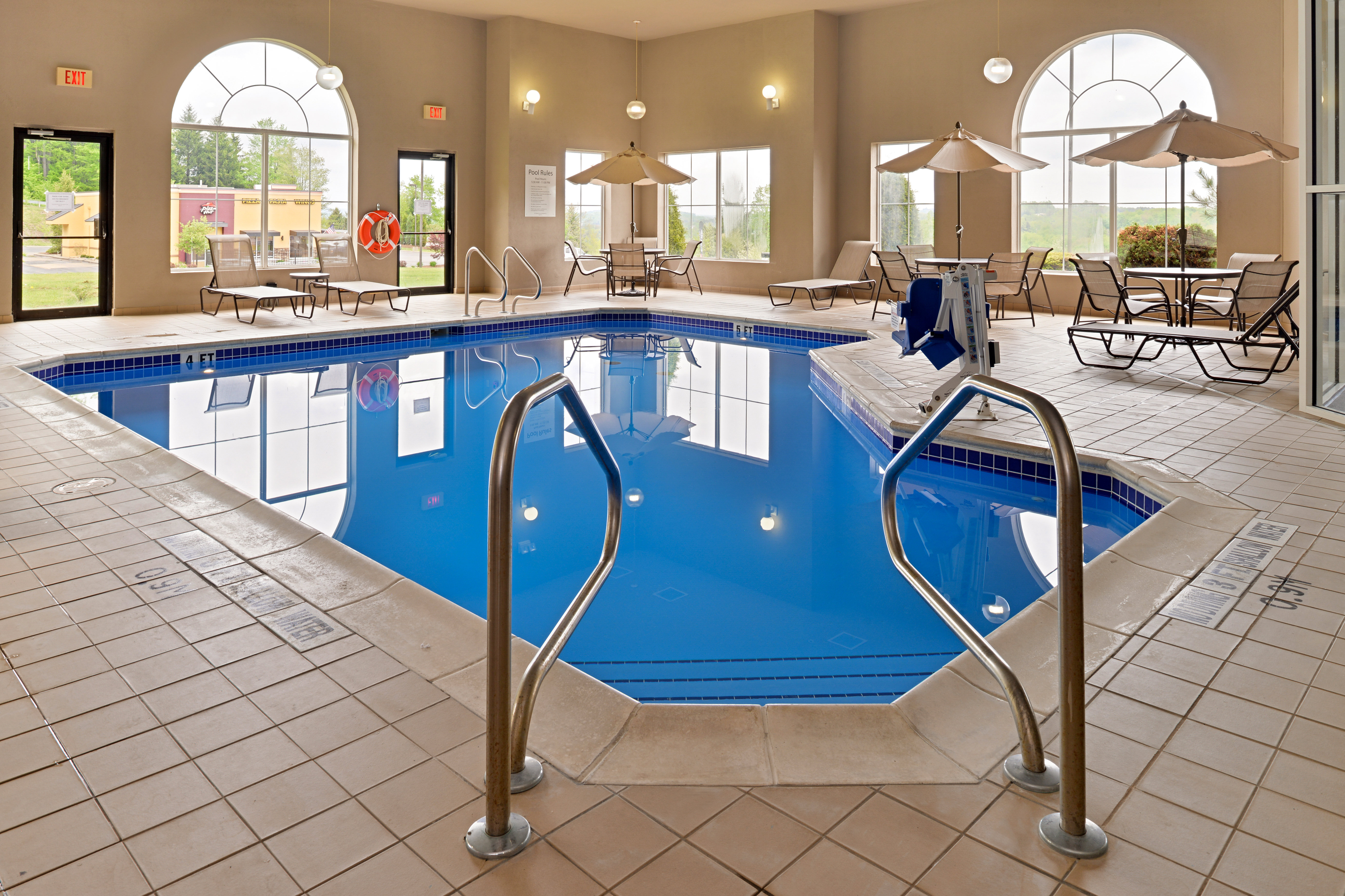 Holiday Inn Express Hotel Suites Saint Marys 12/15
