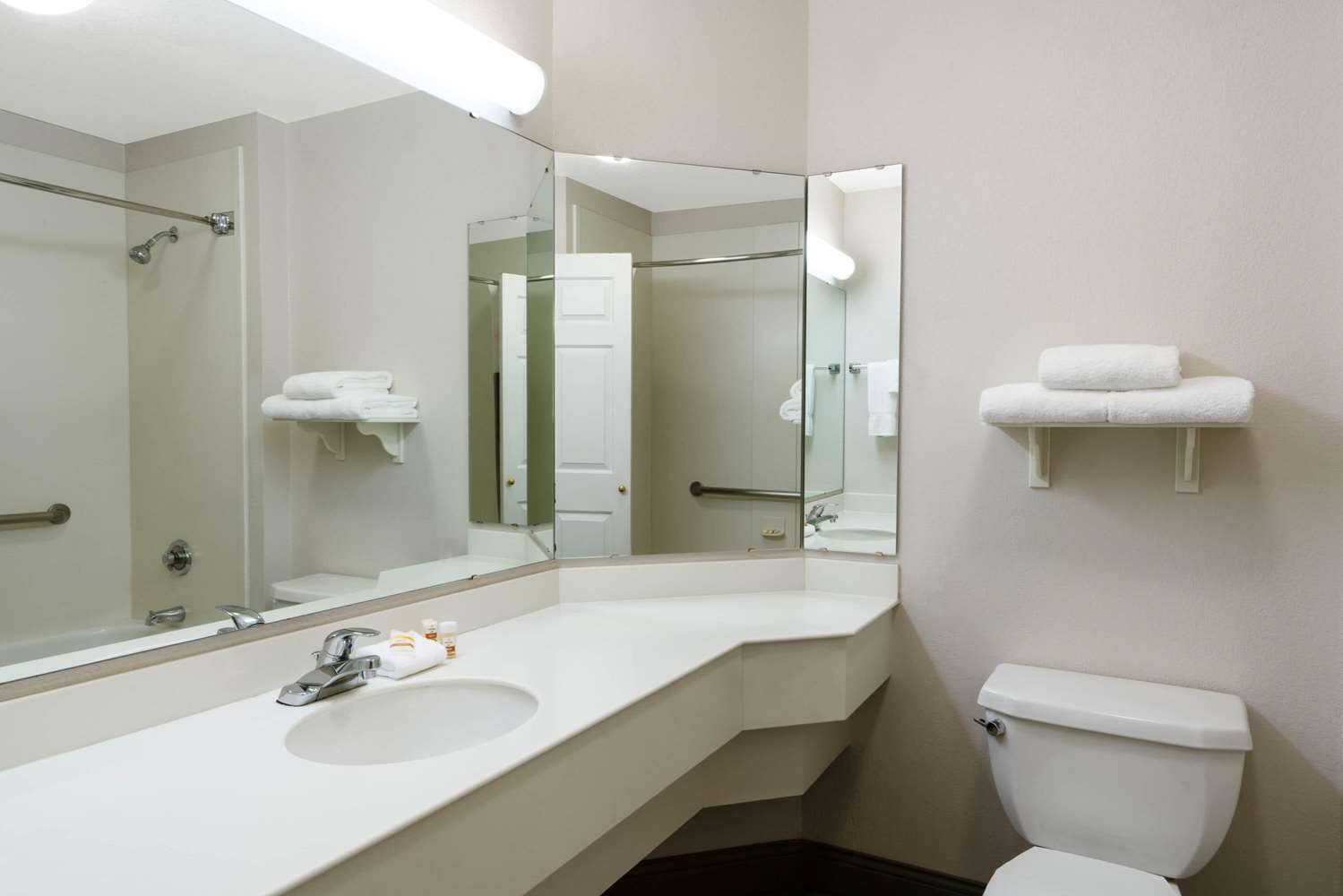 La Quinta Inn Suites Pueblo 44/48