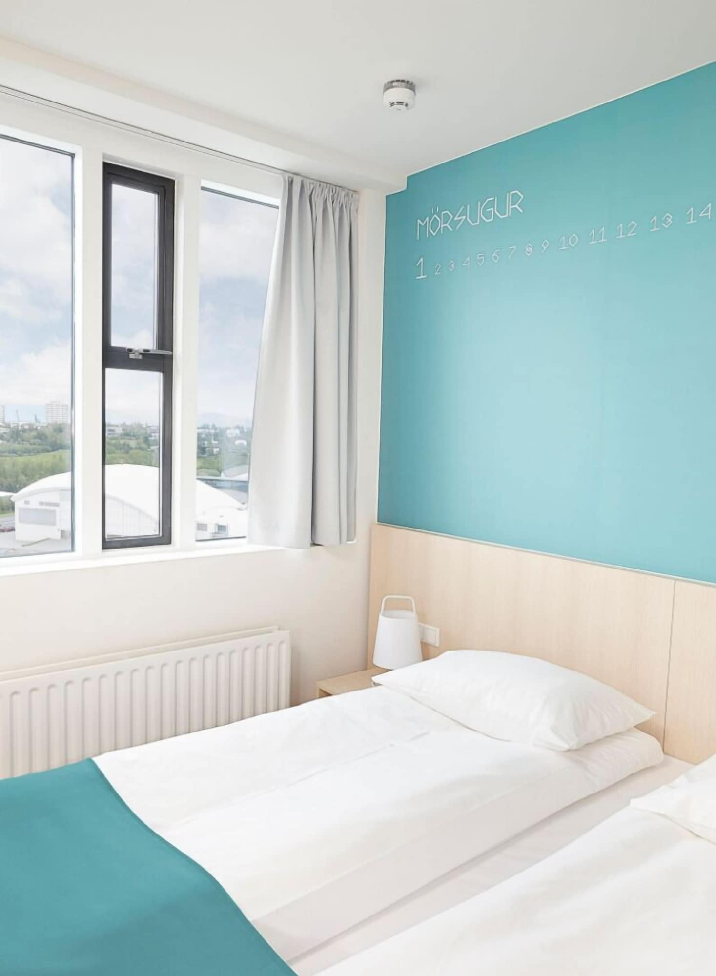 STANDARD, QUEEN BED, MOUNTAIN VIEW