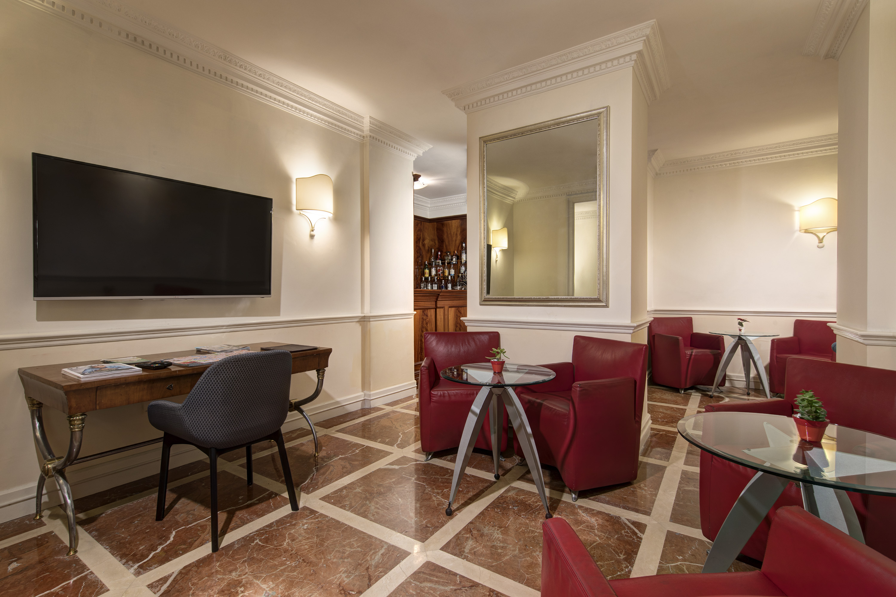 BAILEYS HOTEL 37/38