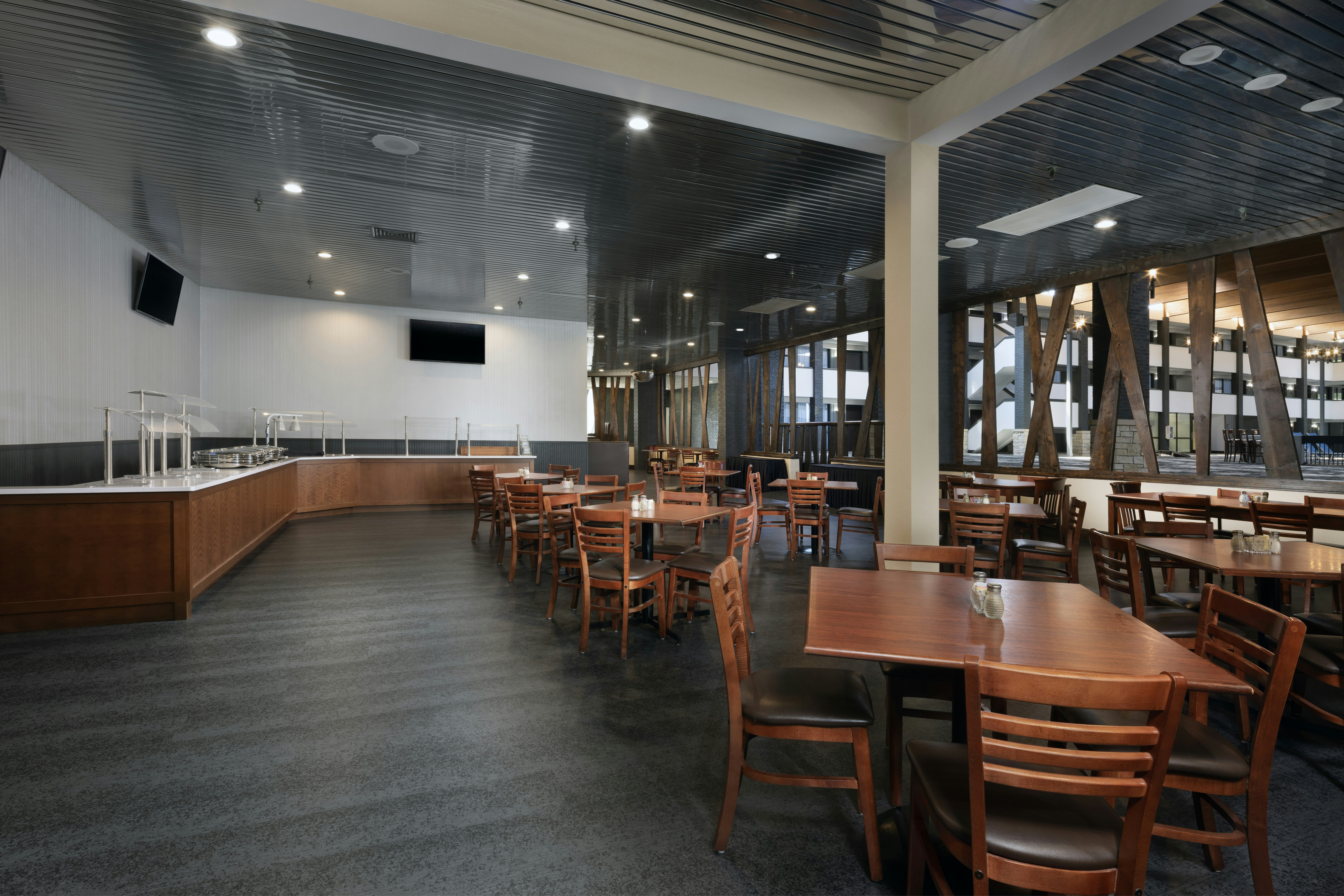 DoubleTree by Hilton Manhattan, KS 22/29