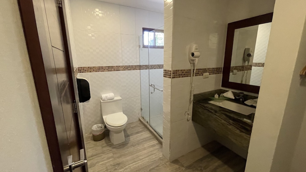 Paraiso Rainforest and Beach Hotel 48/48
