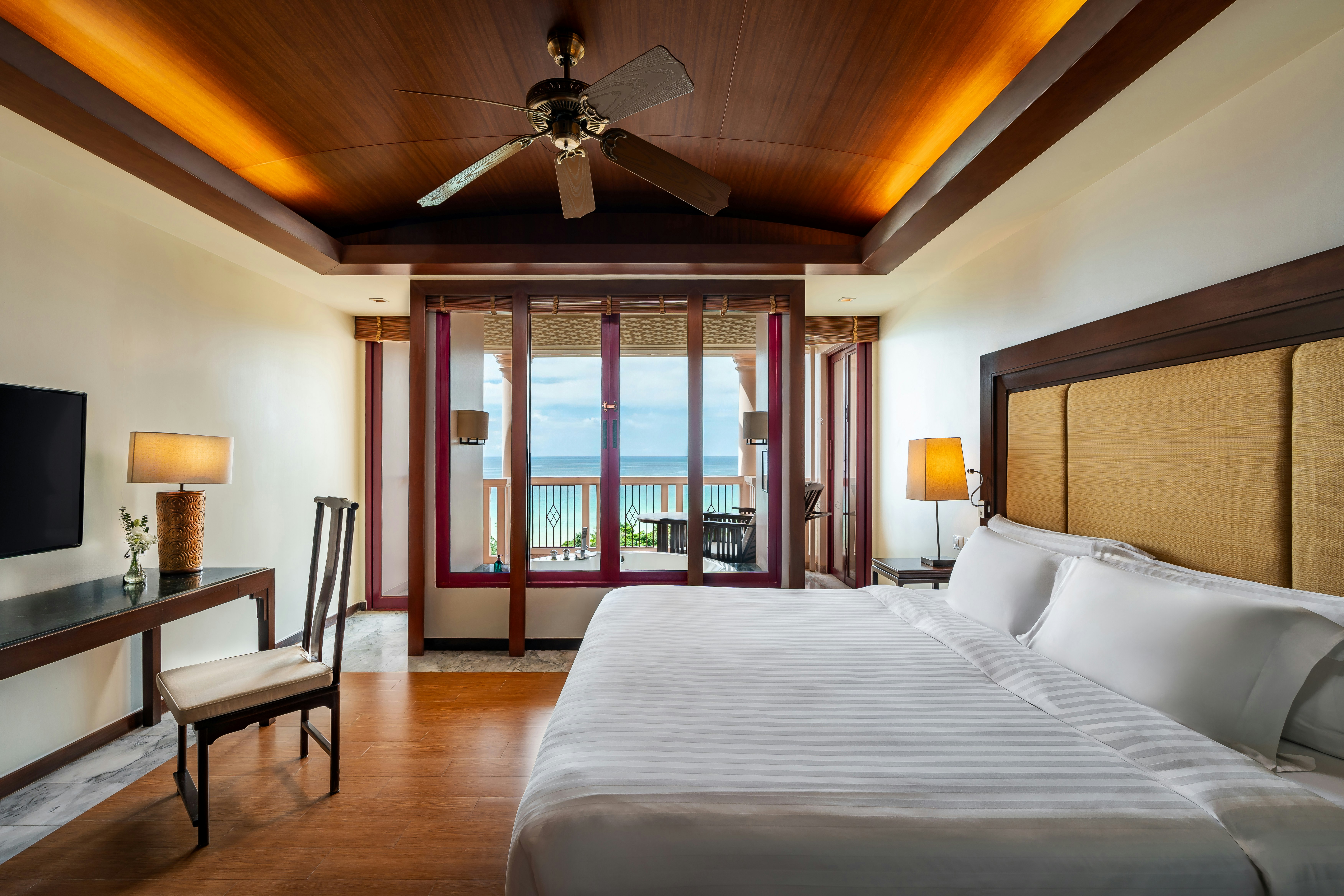 SPA, DELUXE, KING BED, OCEAN VIEW