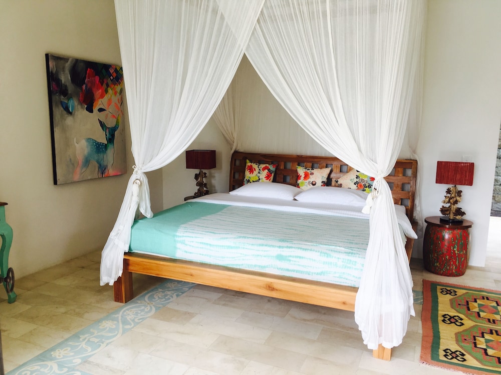 SUPERIOR, QUEEN BED, POOL VIEW, POOL ACCESS