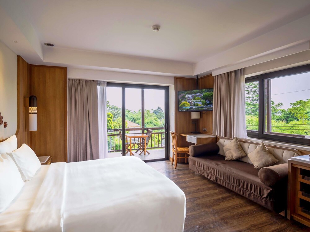 DELUXE, KING BED, BALCONY