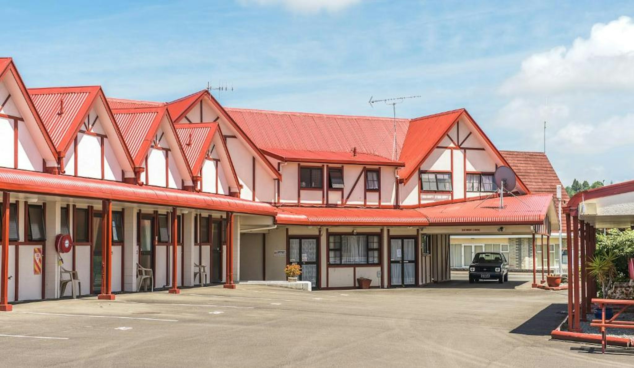 BURWOOD MANOR MOTEL 5/50