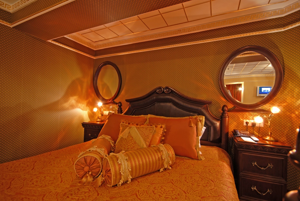 Tourist Hotel 36/63