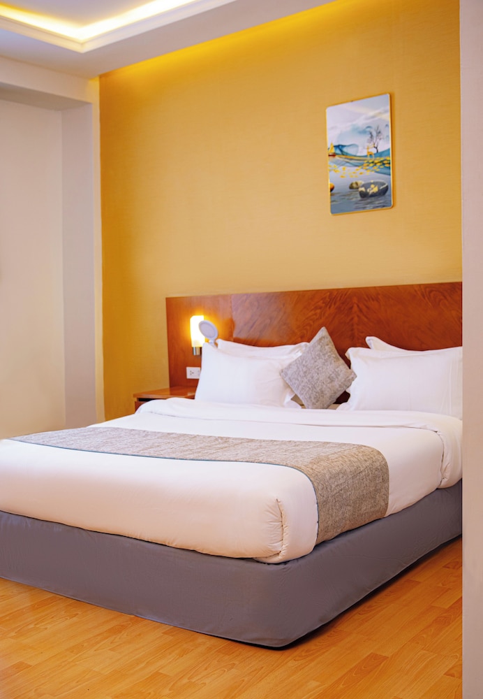 AZZEMAN HOTEL 23/49
