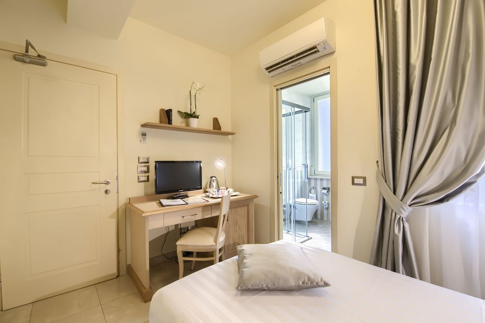 Domus Australia Guest House 15/70