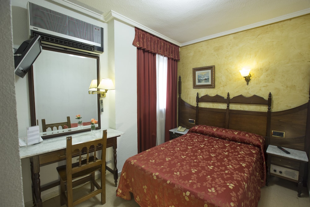Hotel Reyes Catolicos 8/39