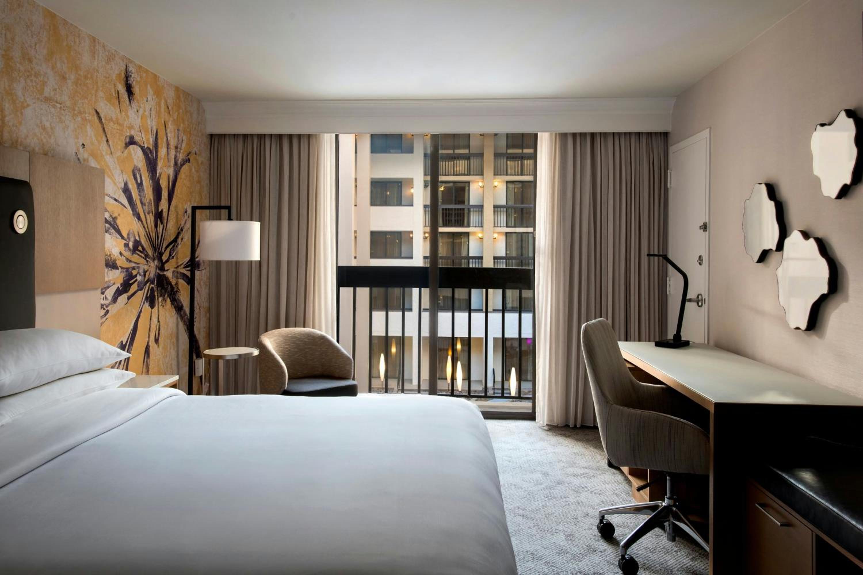 Room, King Bed, Atrium View, Balcony