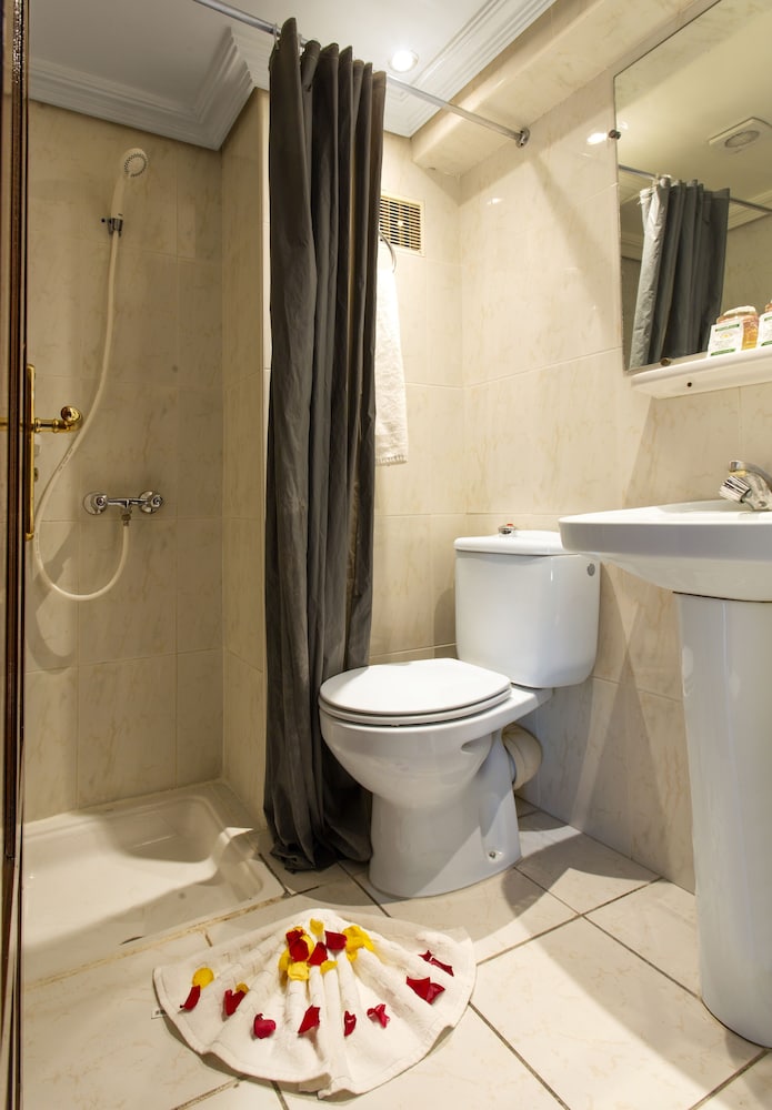 Akabar Hotel 26/30