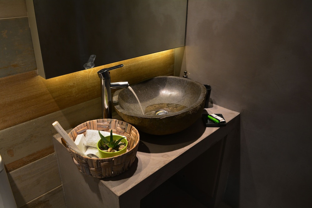 Core Luxury Suites 25/55