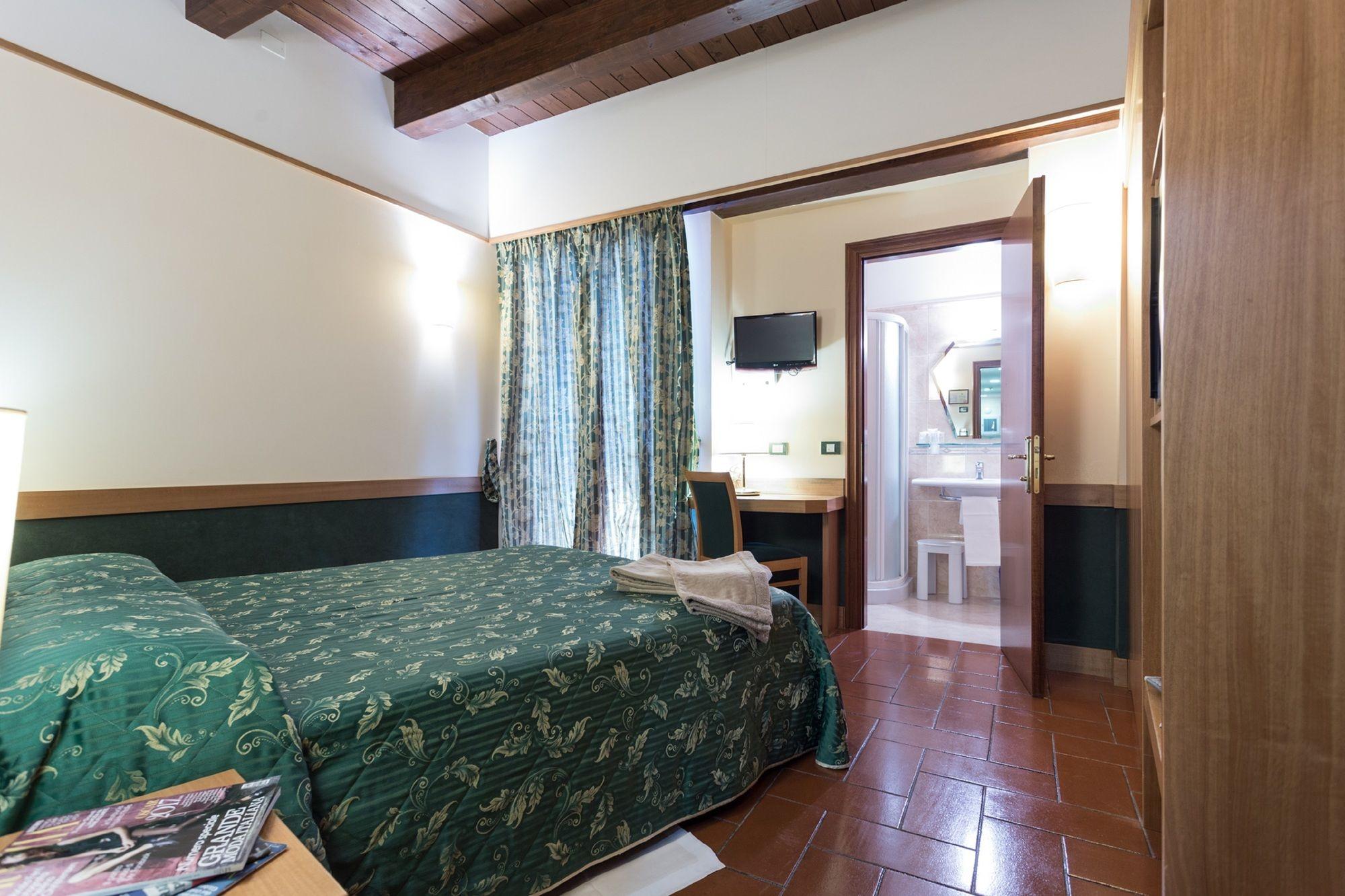 Room, Double Bed