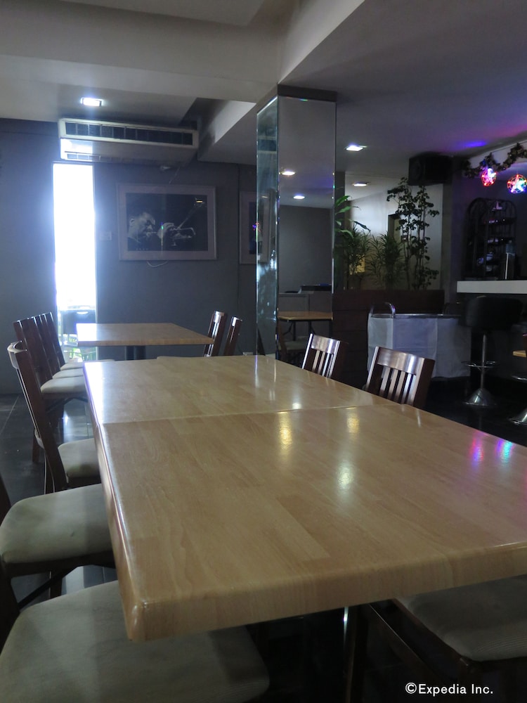 Elegant Circle Inn 56/71