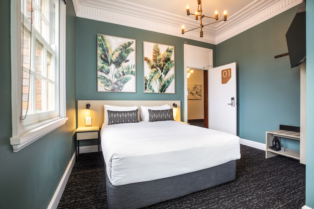 Pymble Hotel 12/50