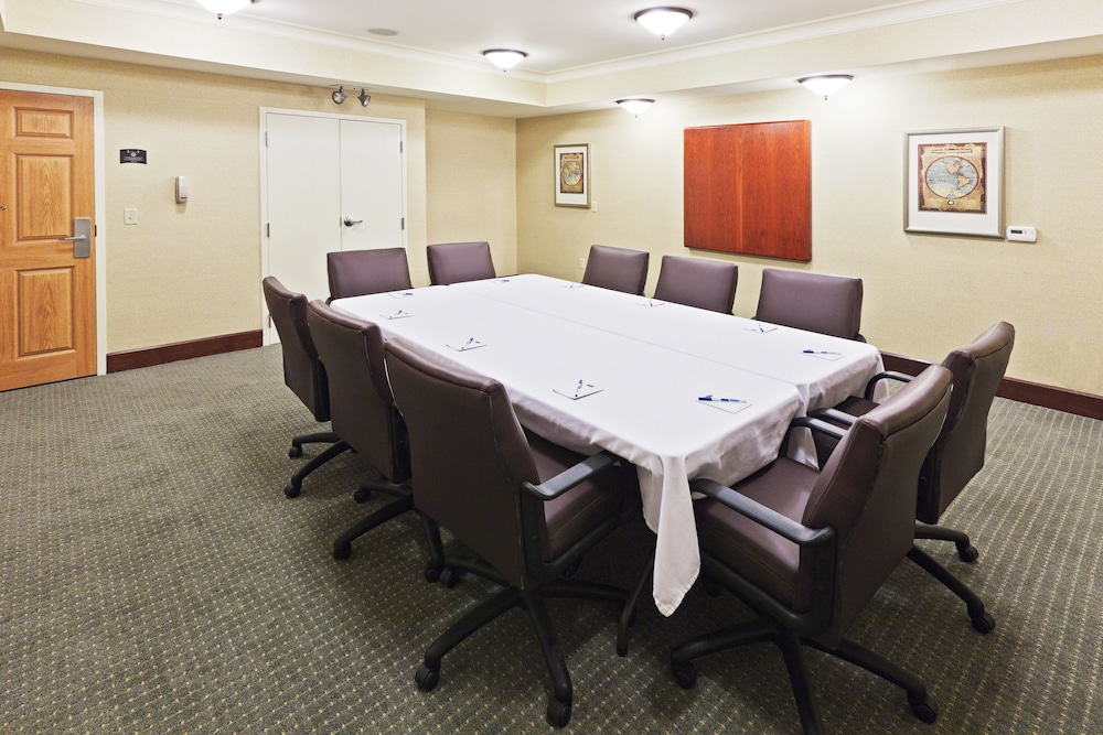 Staybridge Suites Wichita 63/79