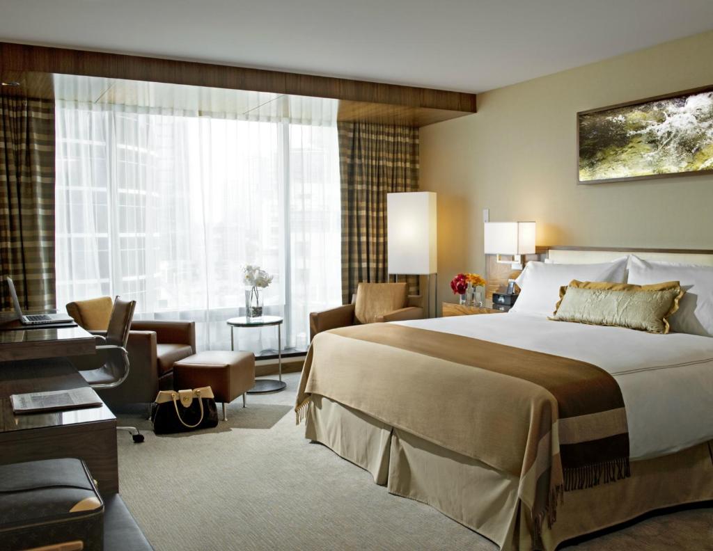 Fairmont Gold, Harbor, King Bed، Fairmont Pacific Rim 5/8
