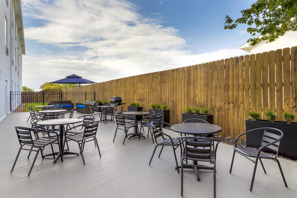 Best Western Plus Executive Hotel Suites 29/50