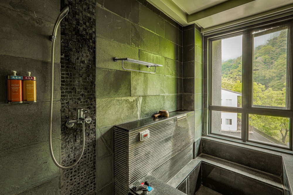 Sunrise Hot Spring Hotel 46/50