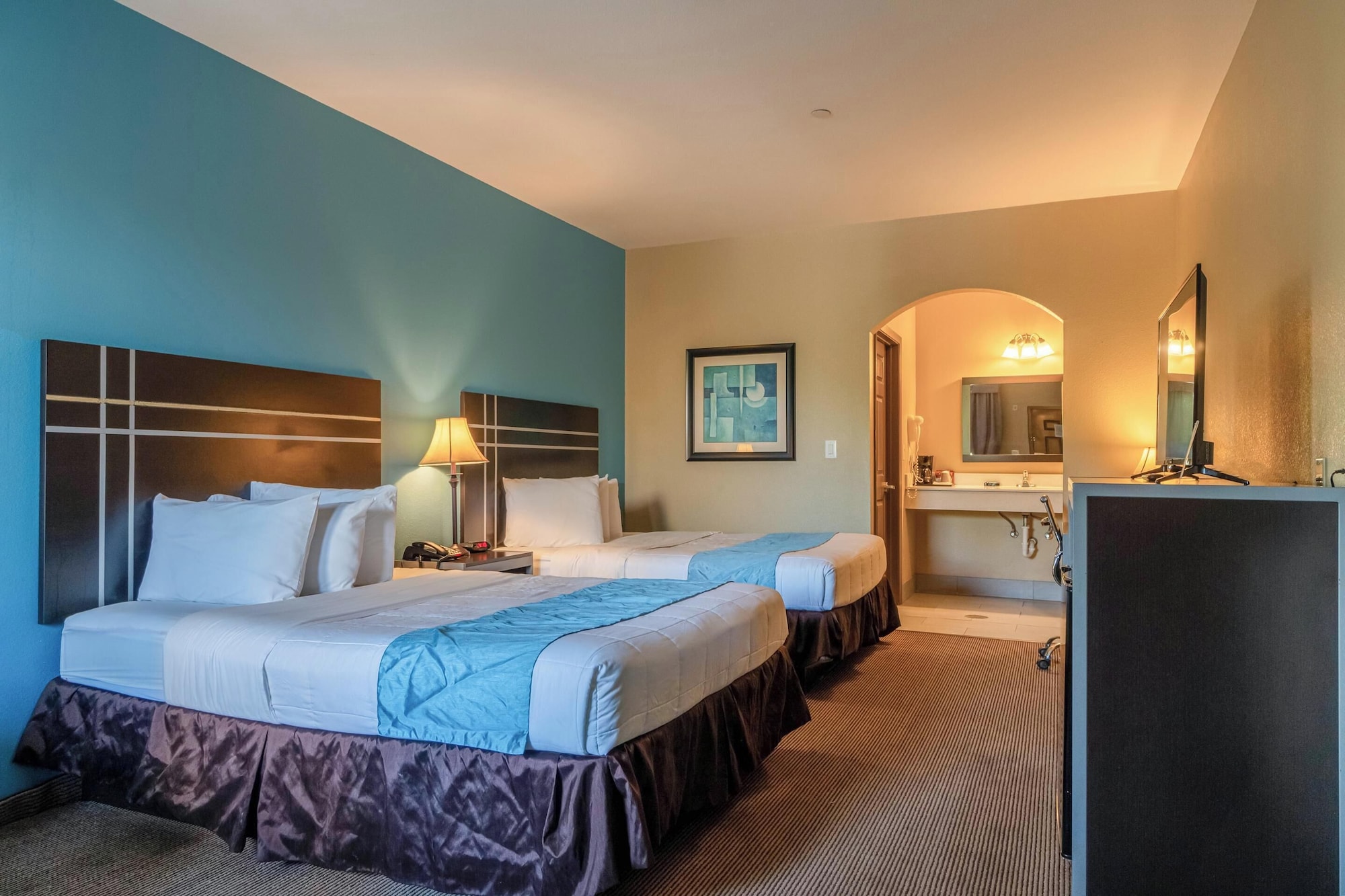 2 Queen Beds with Kitchenette Non-Smoking