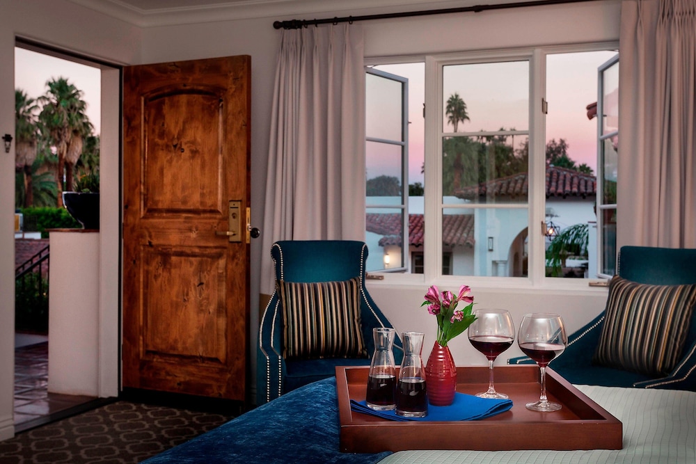 TRIADA PALM SPRINGS AUTOGRAPH COLLECTION 32/35