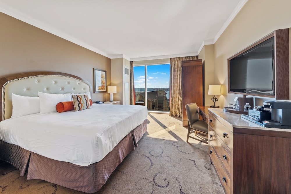 LUXURY, KING BED, RIVER VIEW