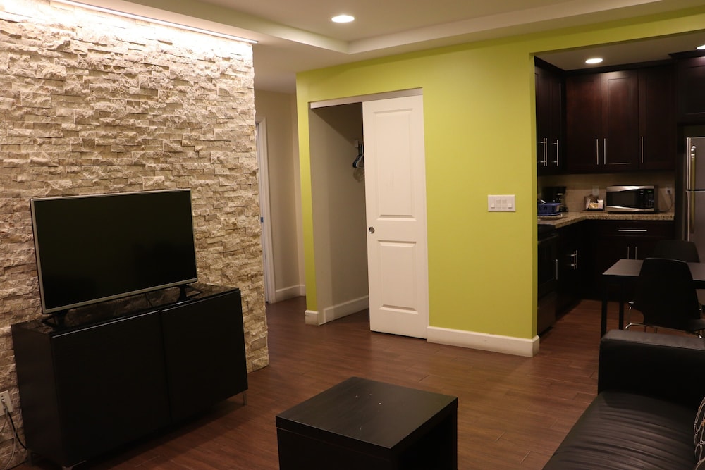 Curtis Inn & Suites 20/31