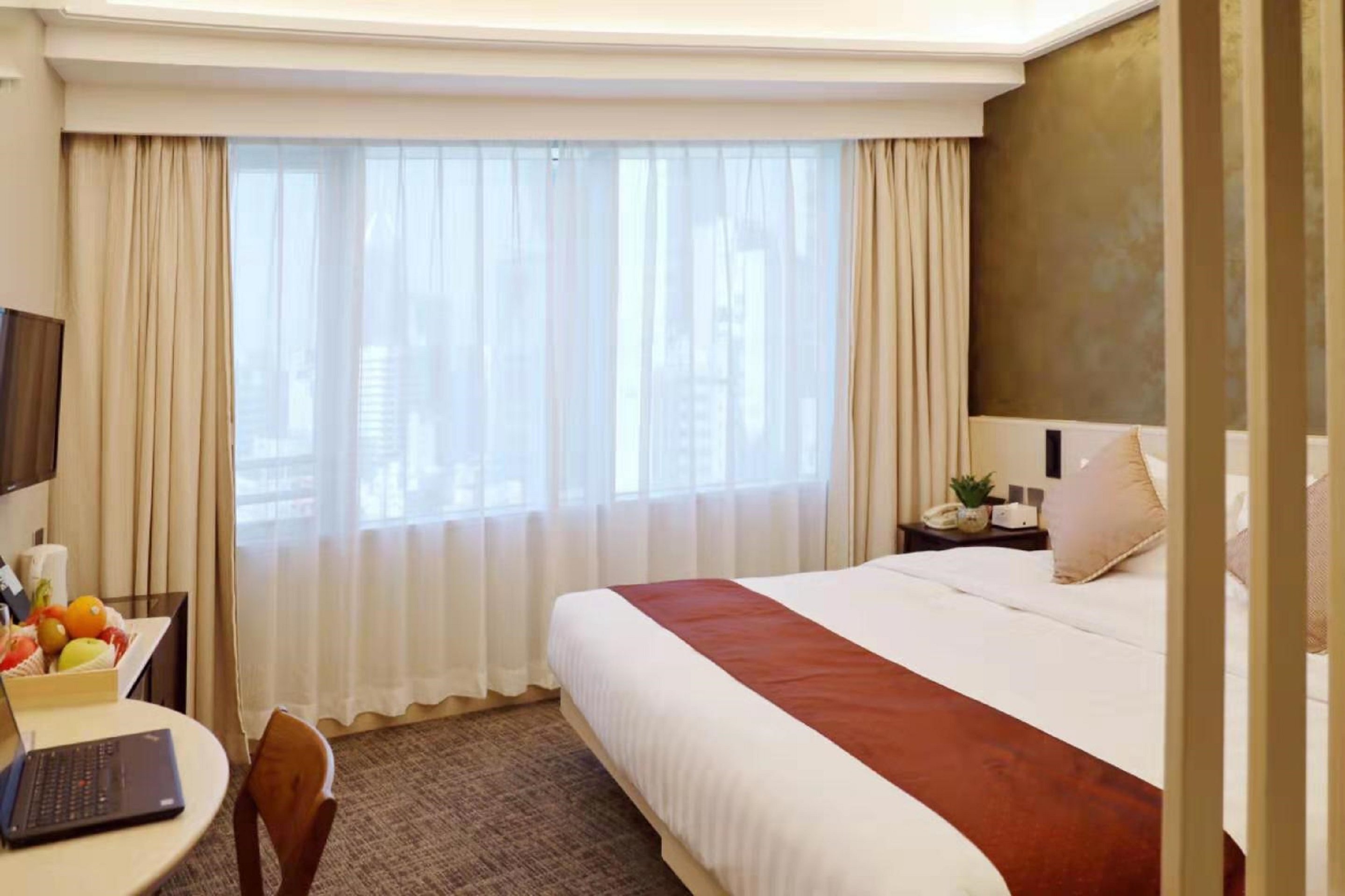 South Pacific Hotel 9/33