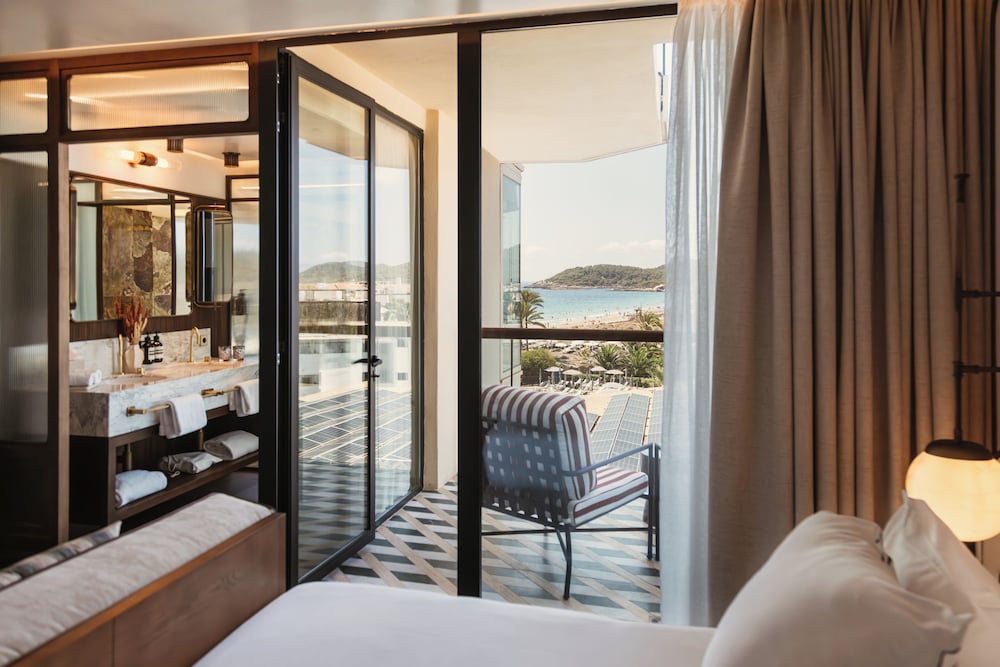 Sol, Junior Suite, King Bed, Sofa، BLESS Ibiza The Site 4/5