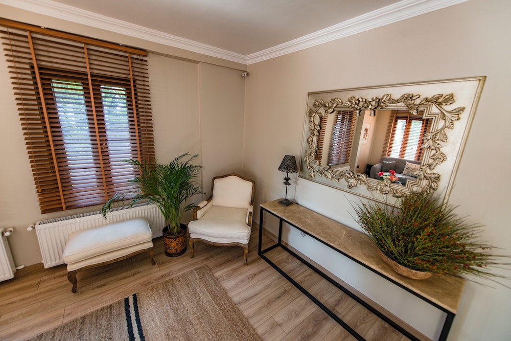 Elia Hotel 20/50