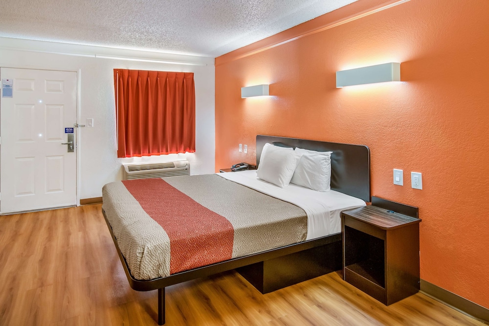 Motel6 Euless, TX - DFW West 21/33