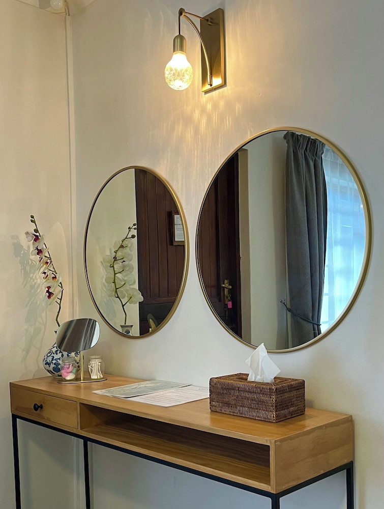 Dolphin Circle Bed and Breakfast 4/50