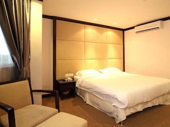Country Hotel 20/44